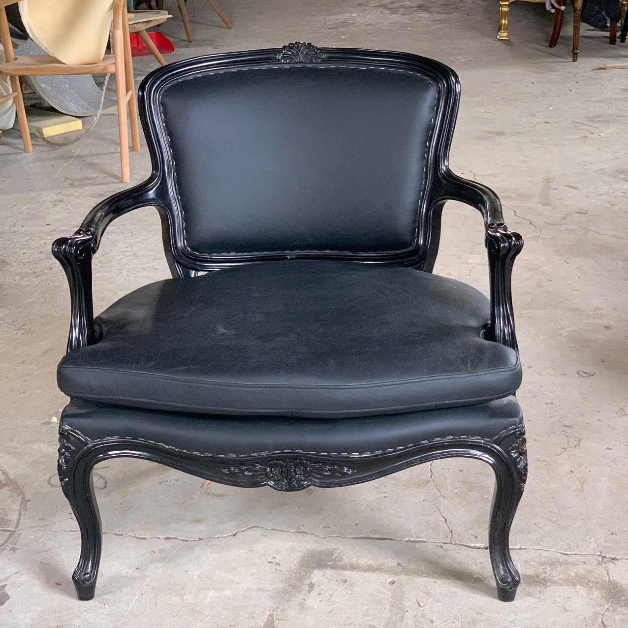 arm-chair-louis-xv-ghe-banh-louis-xvi-boc-da