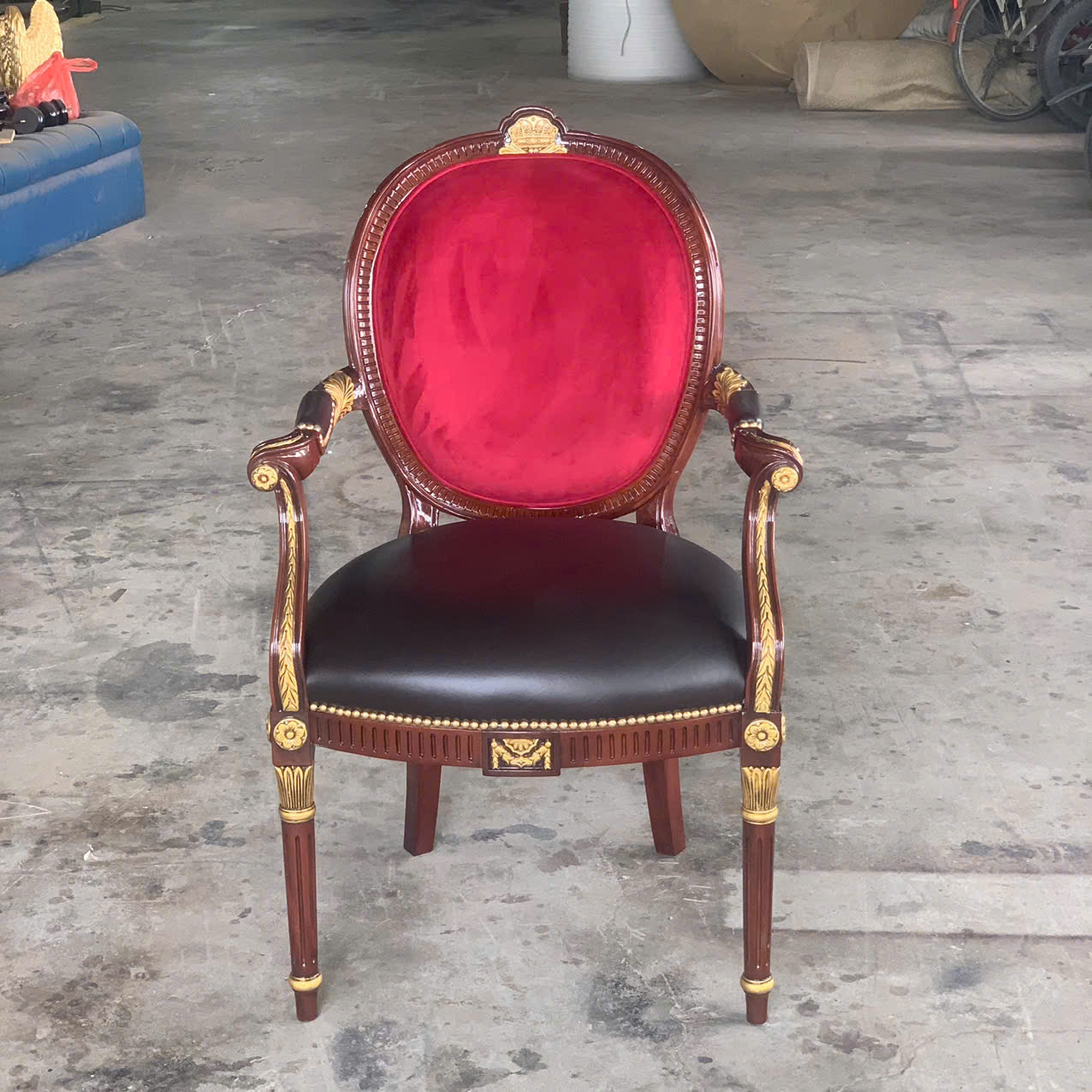 ghe-an-co-dien-louis-king-chair-16-co-tay-vin