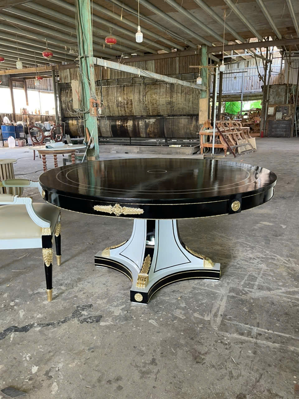 BÀN ĂN CỔ ĐIỂN TRÒN MALMAISON