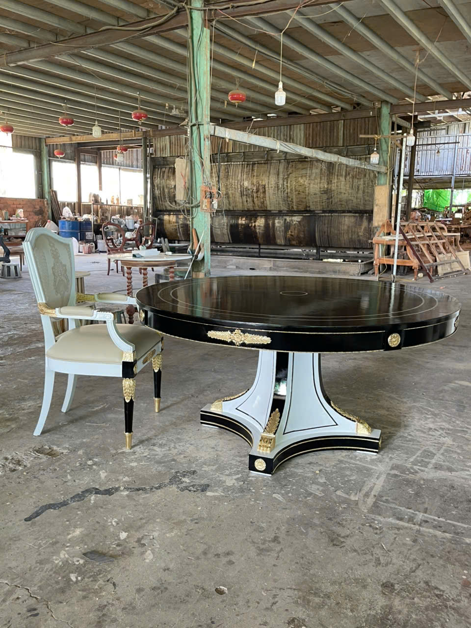 BÀN ĂN CỔ ĐIỂN TRÒN MALMAISON