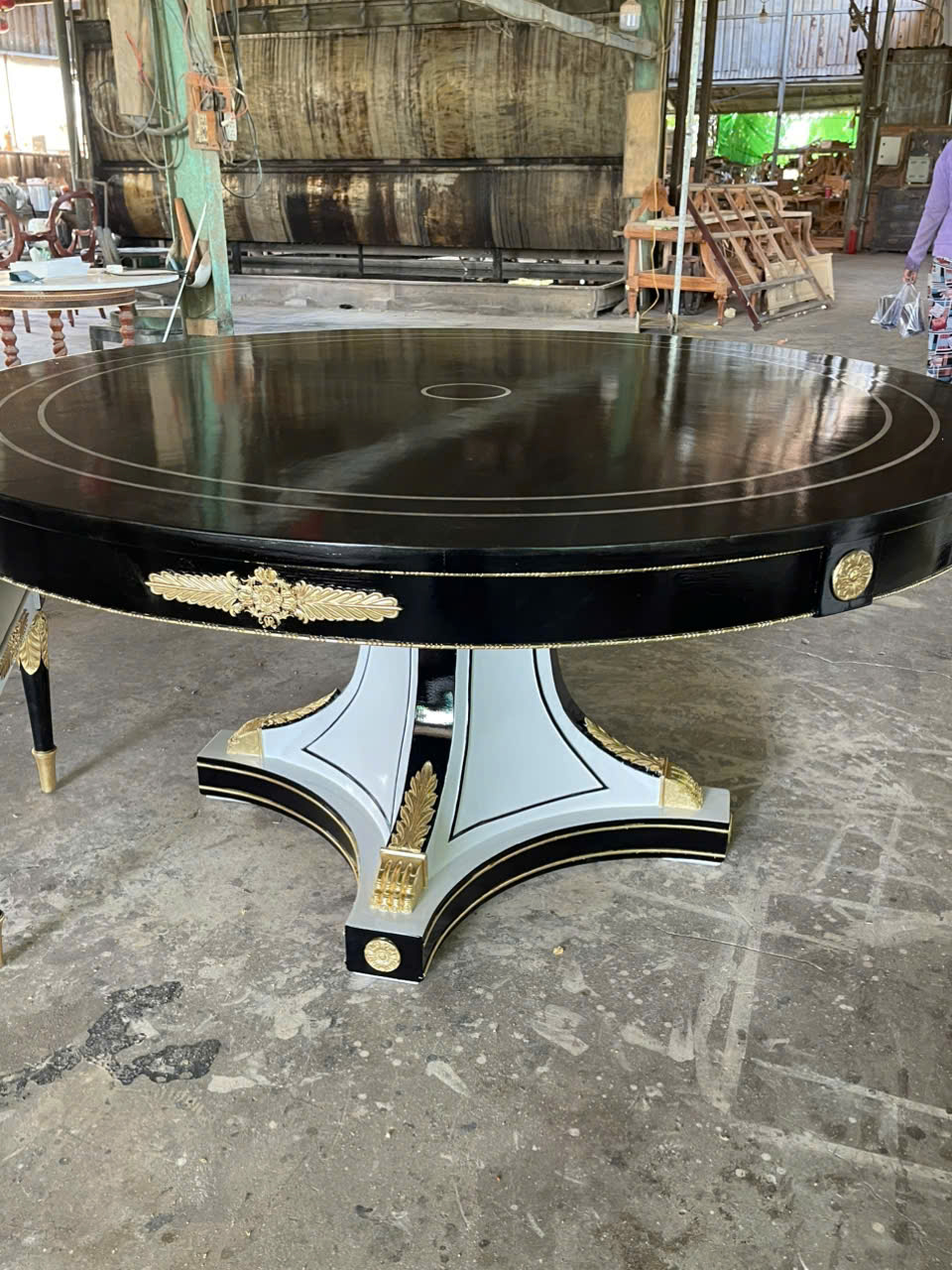 BÀN ĂN CỔ ĐIỂN TRÒN MALMAISON