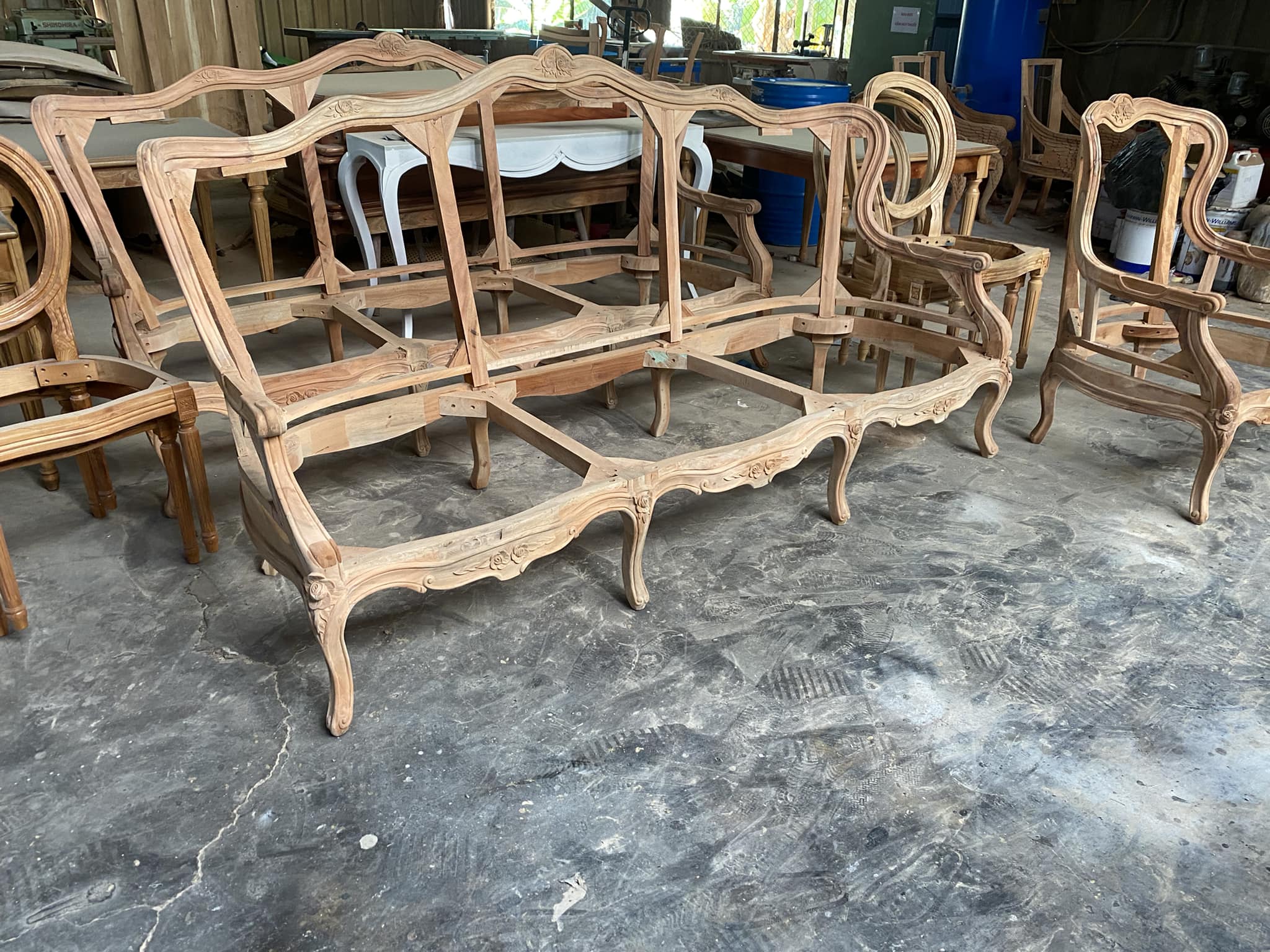 BỘ SOFA CỔ ĐIỂN LOUIS 15 CHẠM HOA HỒNG