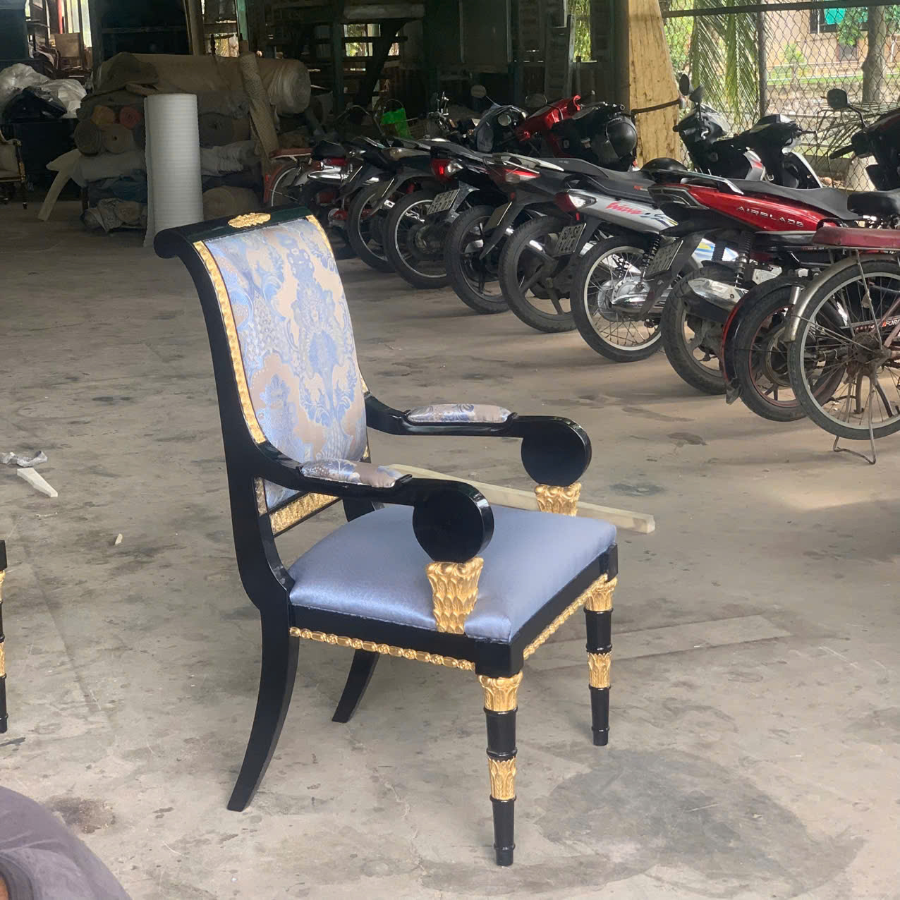 GHẾ ĂN CỔ ĐIỂN WELLINGTON CÓ TAY