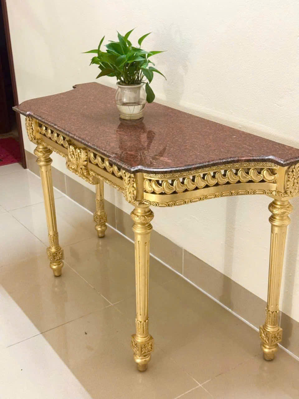 ban-console-co-dien-dat-vang