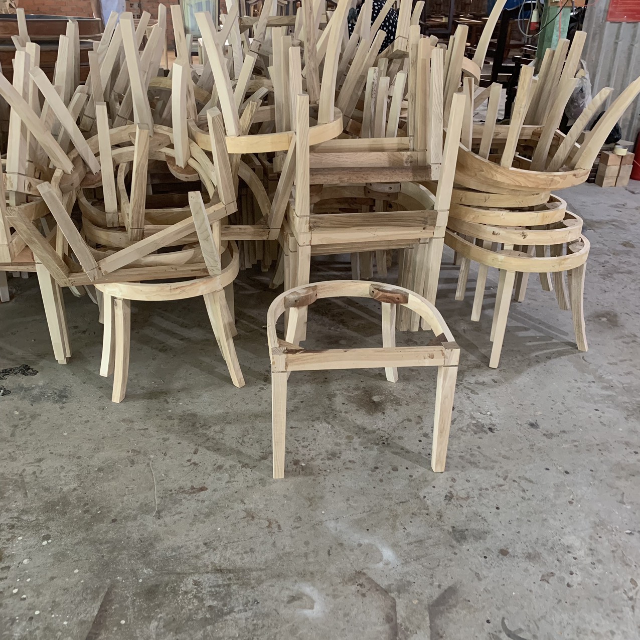 Khung ghế ăn hiện đại có sẵn tại xưởng