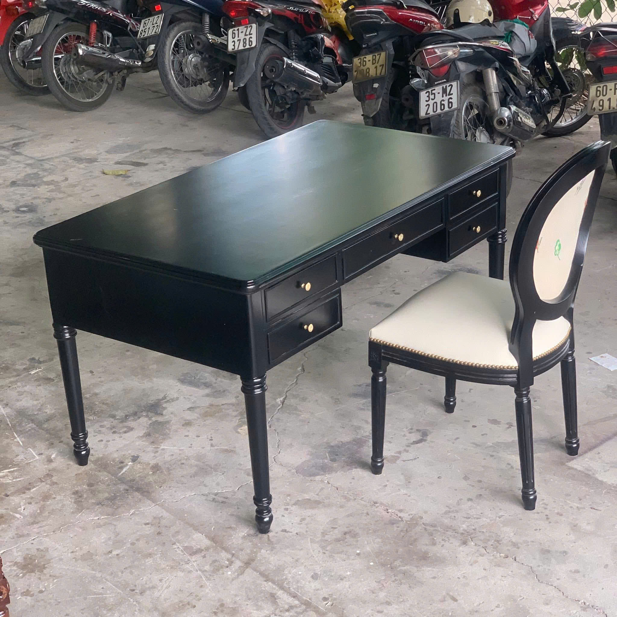 bàn làm việc Indochine