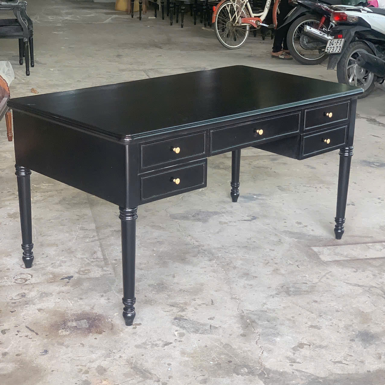 Bàn làm việc phong cách Indochine