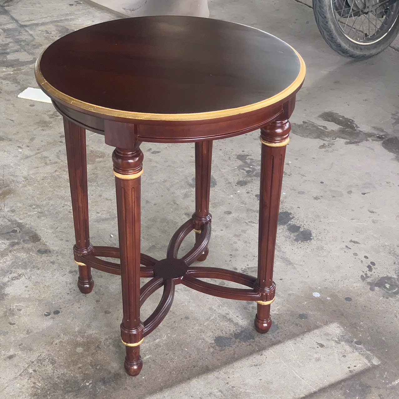 bàn trà louis cổ điển