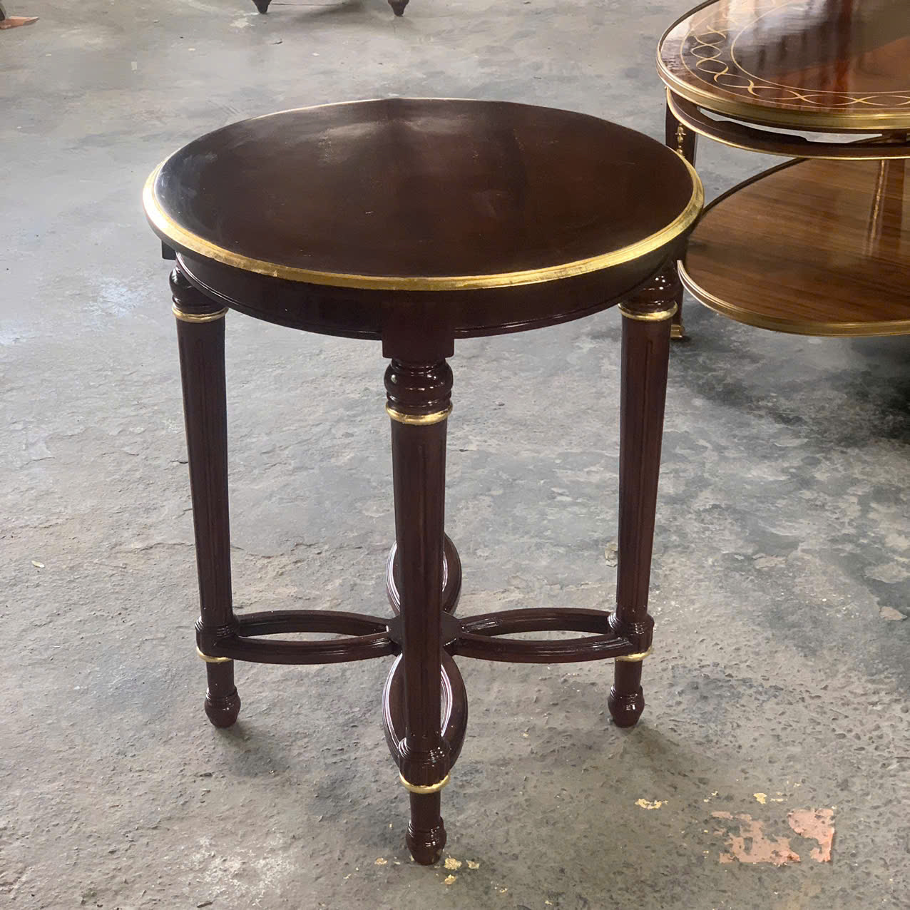 bàn trà tròn nhỏ phong cách louis