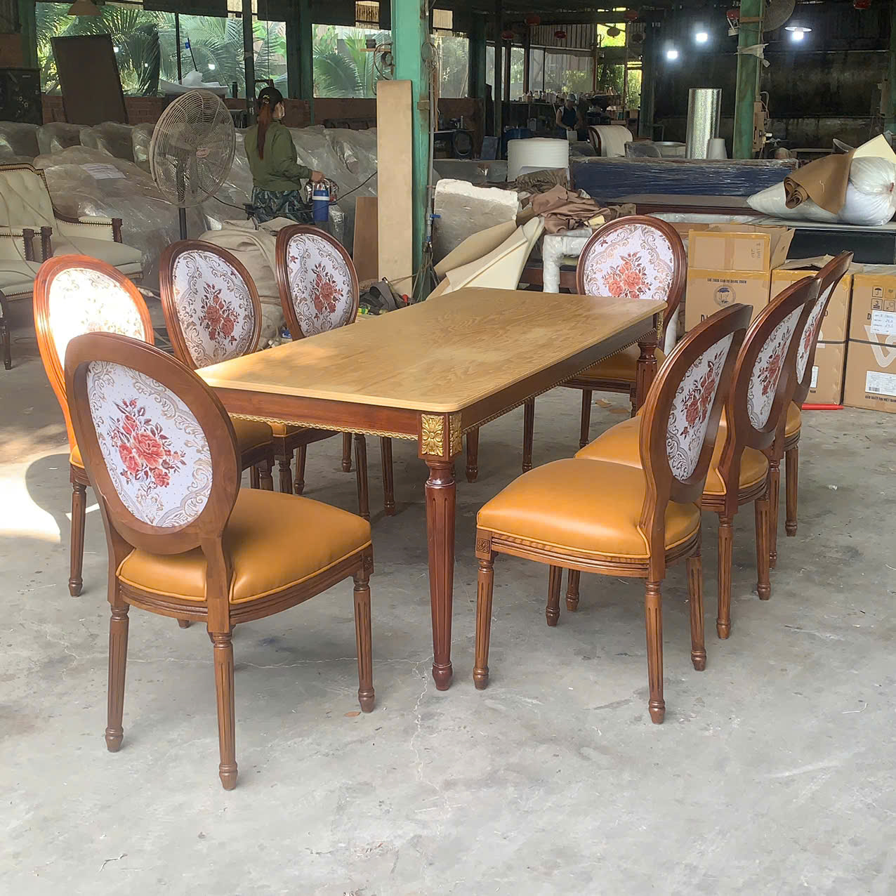 Bộ bàn ăn cổ điển Louis 16 bọc vải theo yêu cầu
