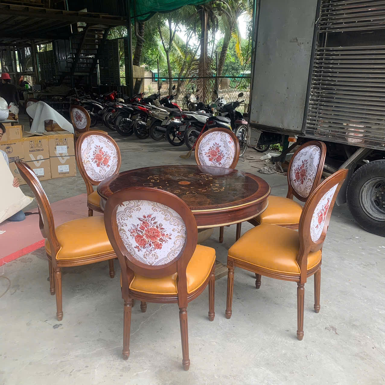 bộ bàn ăn tròn cổ điển 6 ghế