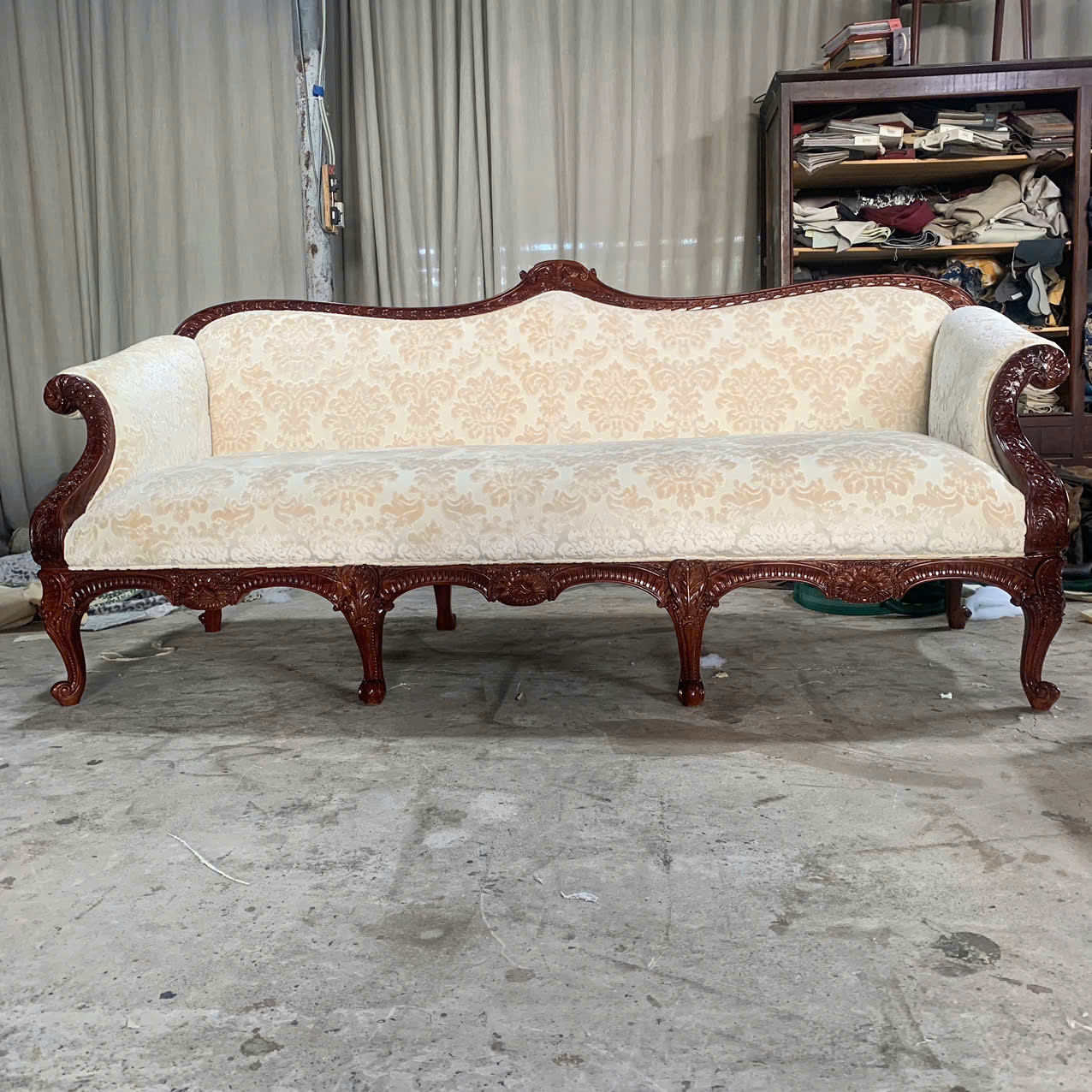 Ghế sofa băng cổ điển althorp Louis 15 sơn màu nâu
