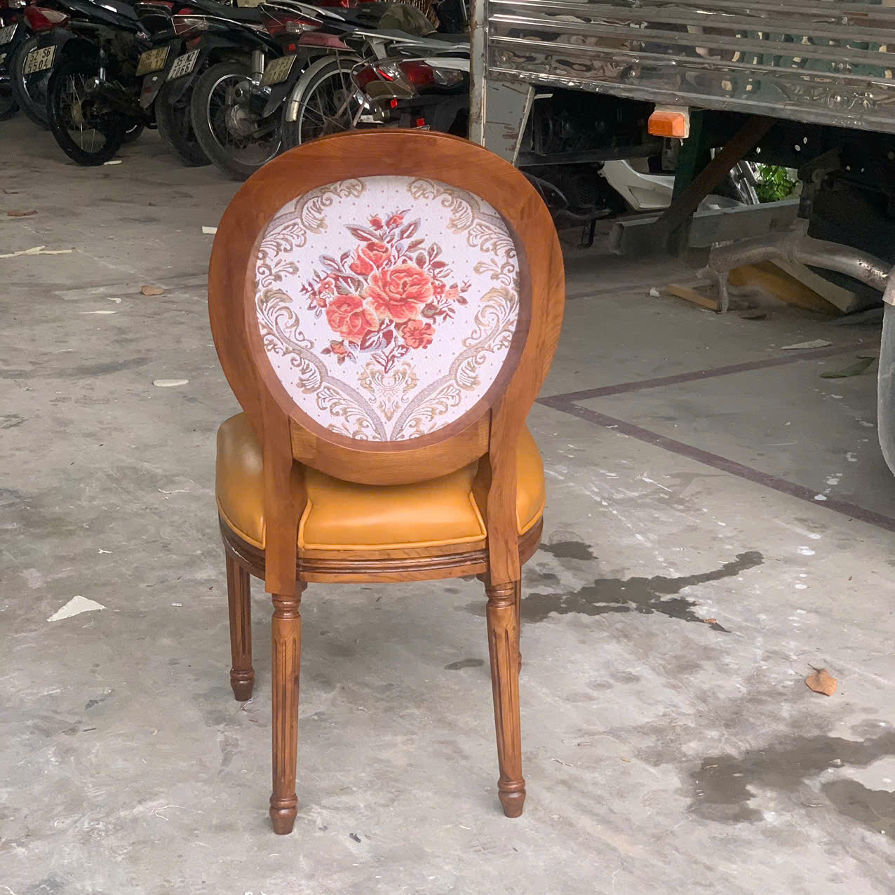 Ghế Louis không tay tựa oval bọc nệm theo yêu cầu