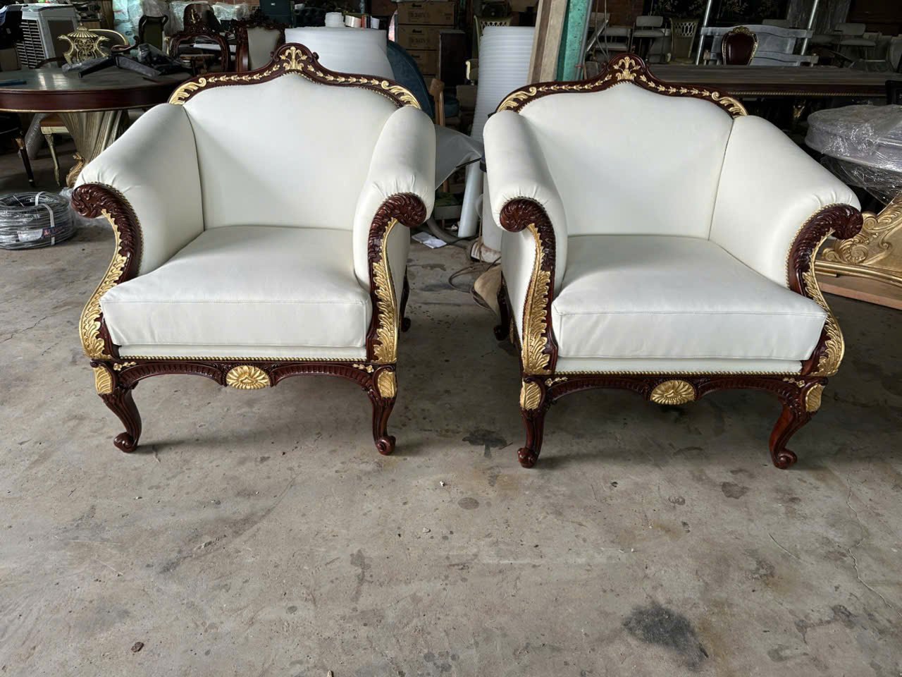 Ghế sofa đơn cổ điển Louis 15 họa tiết dát vàng