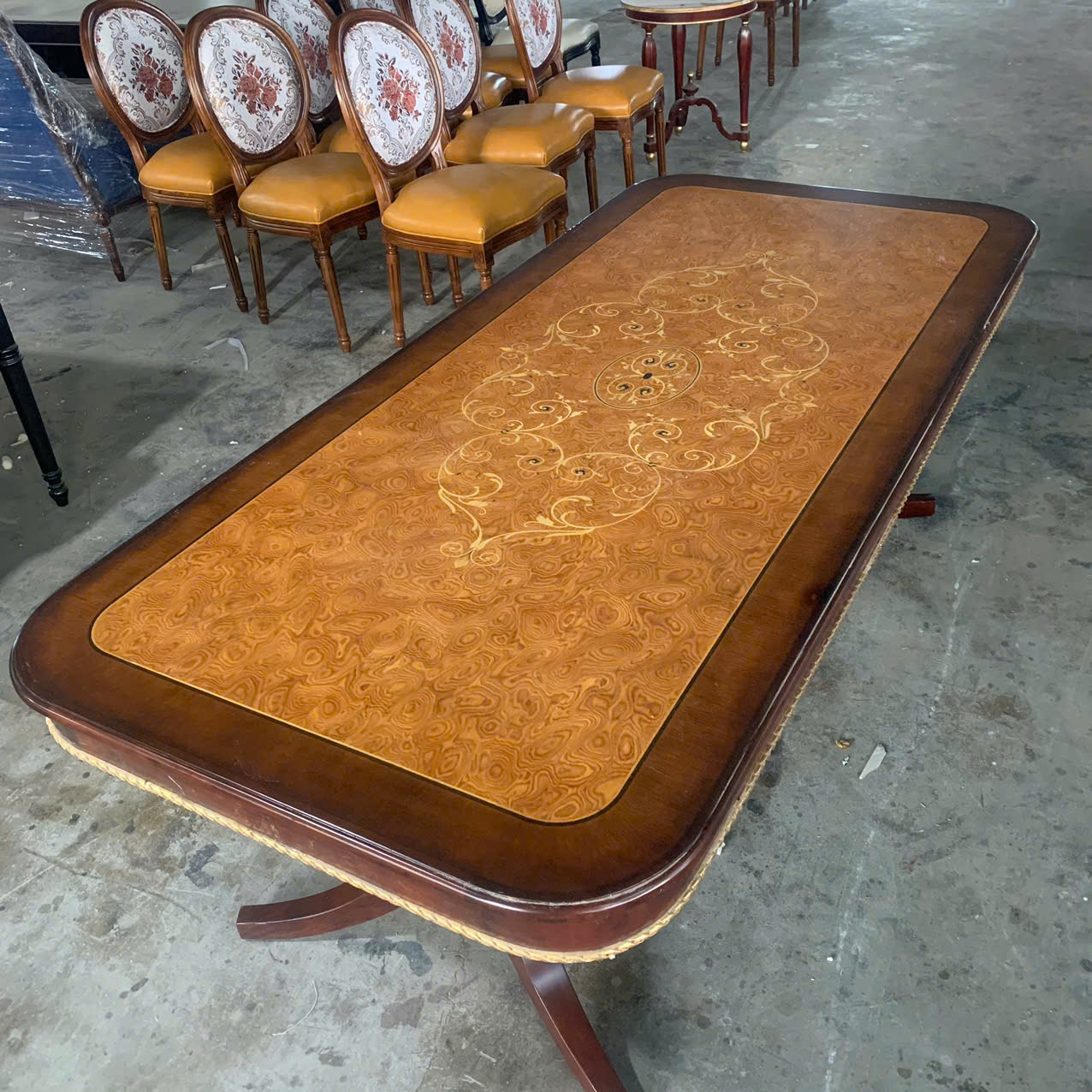 bàn ăn cổ điển cao cấp phong cách Wiliam 