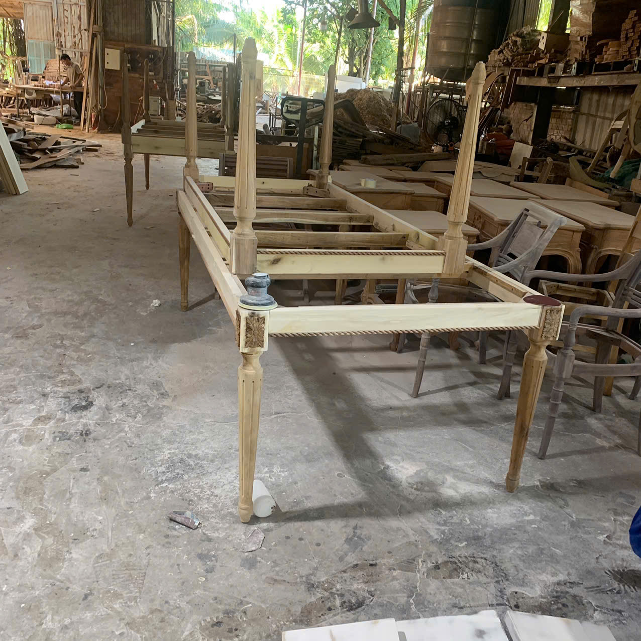 Khung bàn ăn tân cổ điển Louis 16