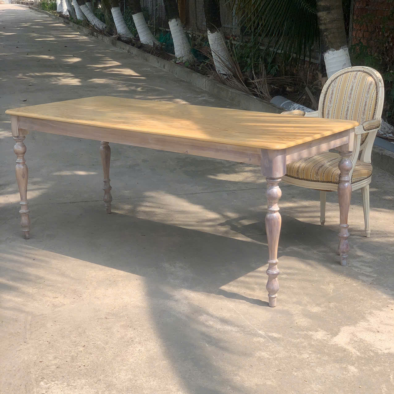 Bàn ăn gỗ tân cổ điển Indochine