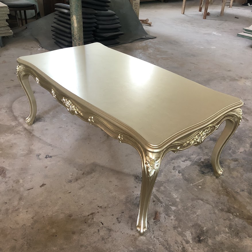 Bàn trà cổ điển Louis 15 chạm hoa hồng