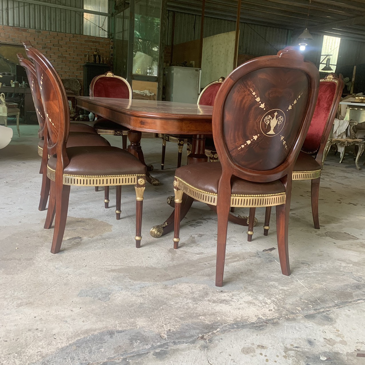 bộ bàn ghế ăn phong cách cổ điển Louis King Chair cẩn trai 