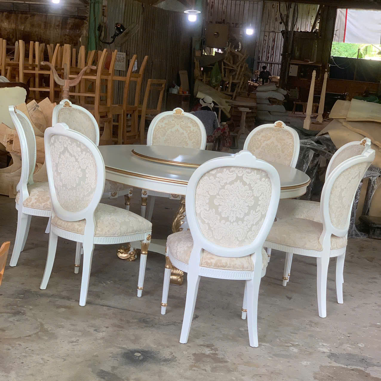 Bộ bàn ăn 8 ghế tân cổ điển Louis