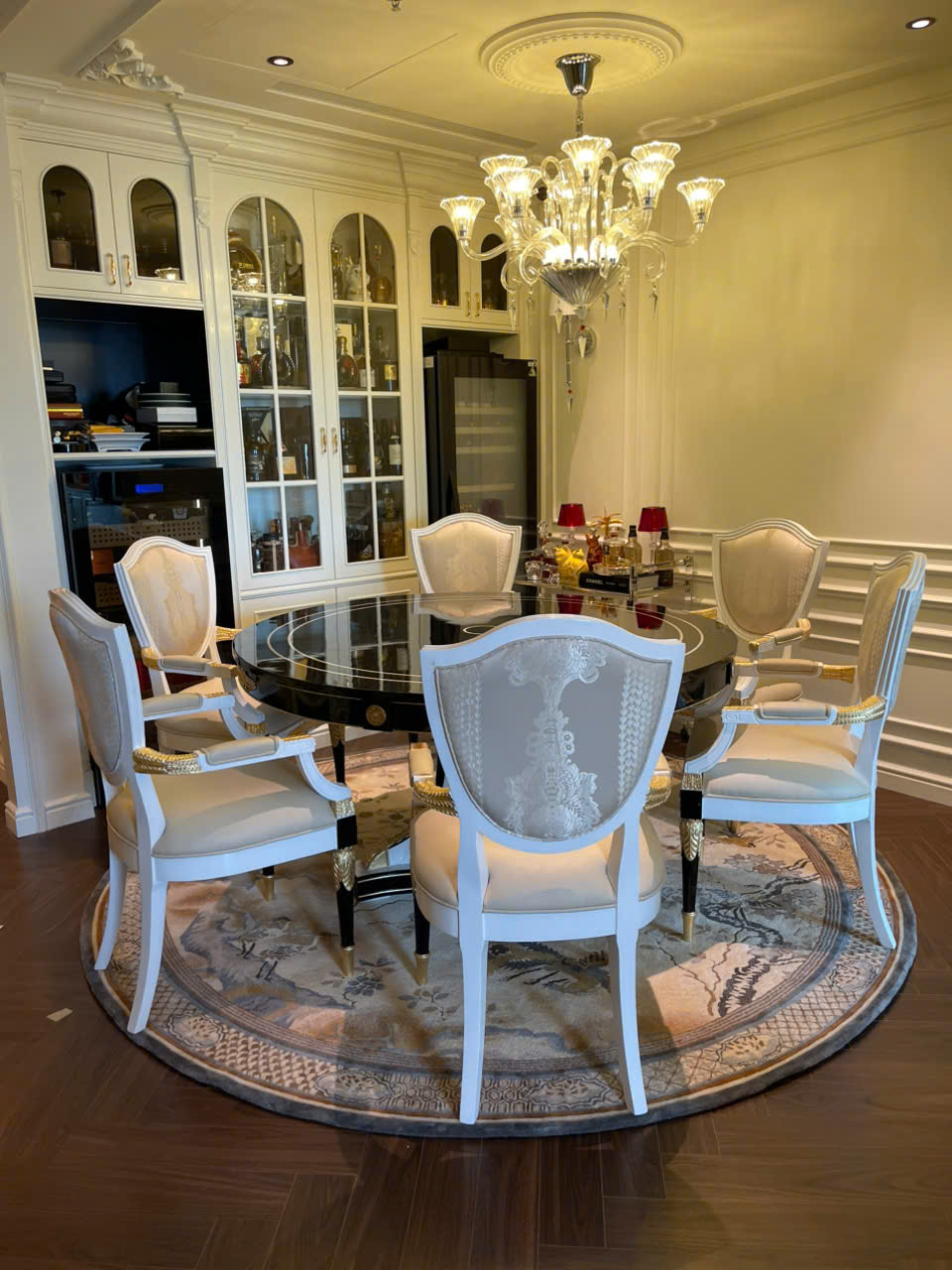 Bộ bàn ăn tròn cổ điển Malmaison phong cách Ý