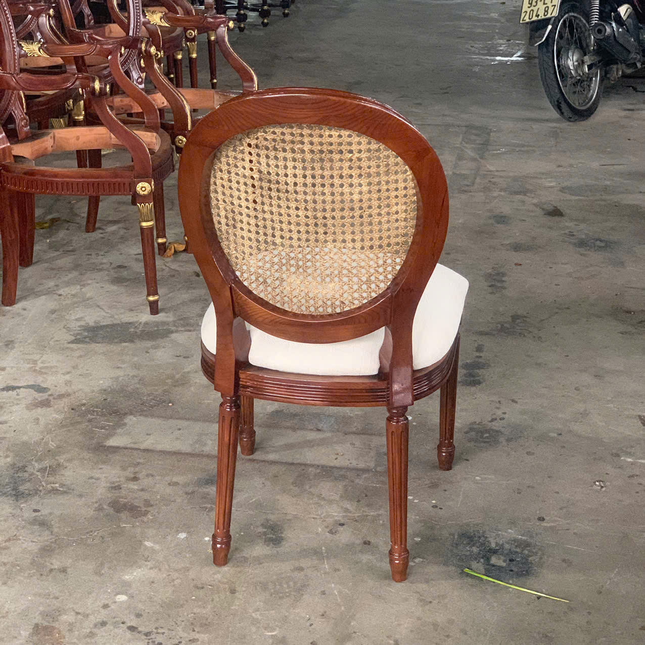 ghế ăn tân cổ điển louis 16 tựa lưng đóng mây 