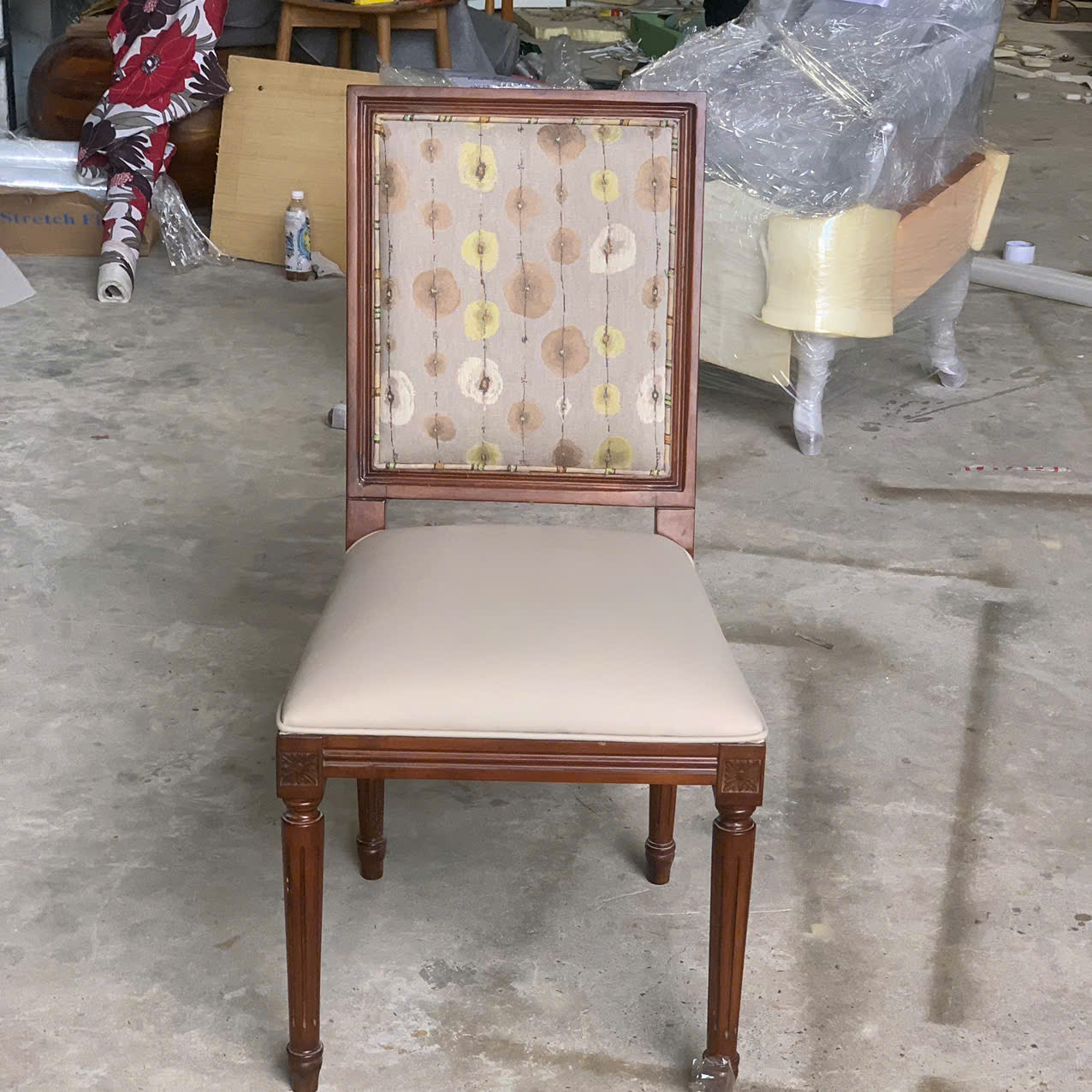  ghế ăn cổ điển Louis tựa vuông 