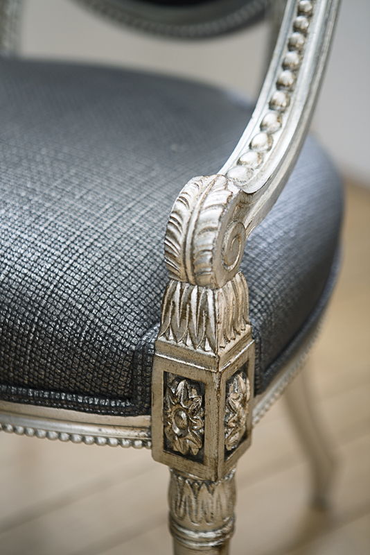 Ghế ăn cổ điển có tay Louis XVI