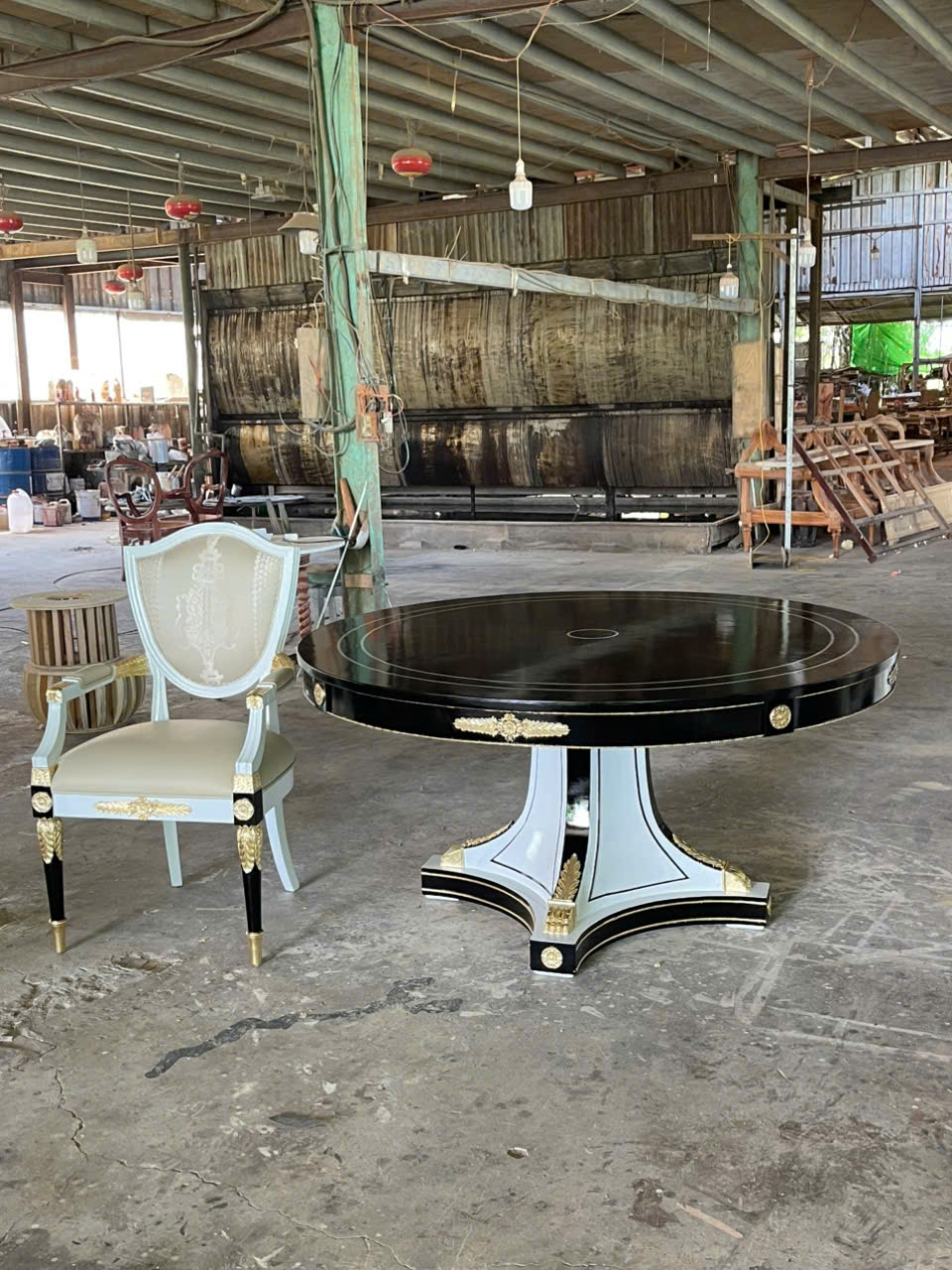 Bàn ghế ăn cổ điển Malmaison