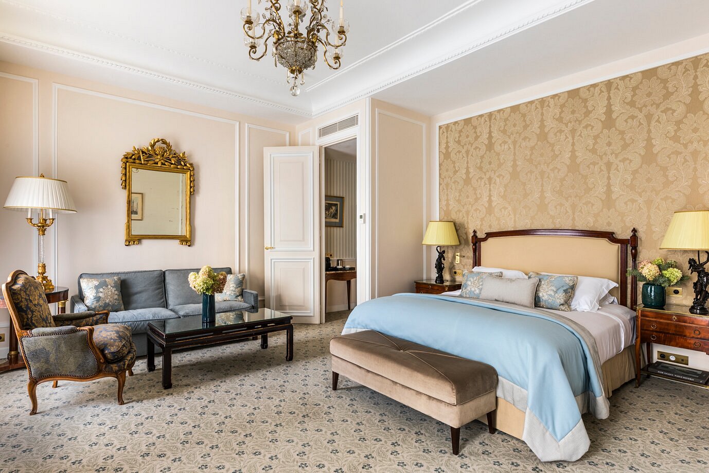 khách sạn San Régis, nội thất cổ điển châu âu louis 15