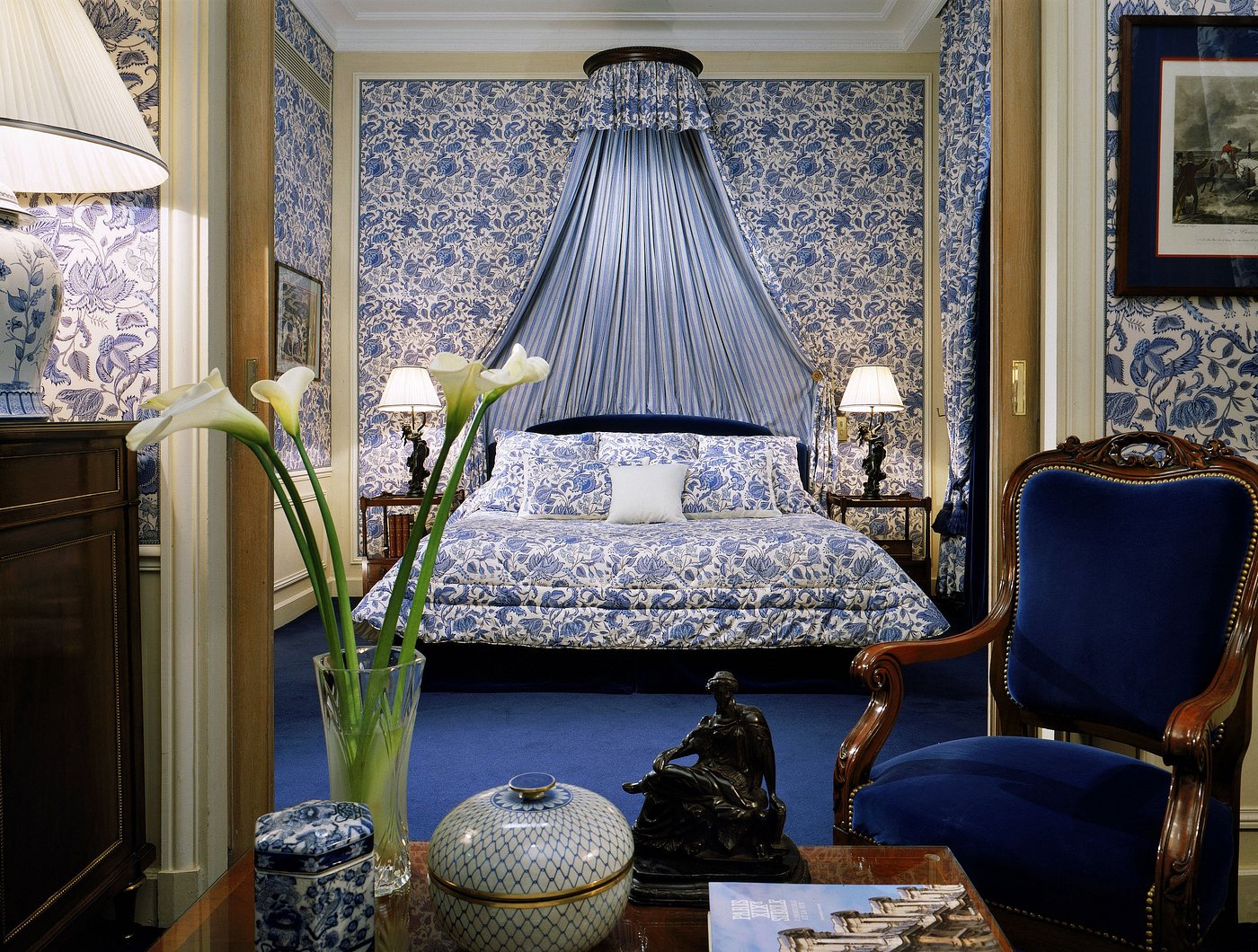 nội thất cổ điển châu âu, giường ngủ cổ điển